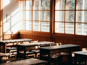 Σοκαριστικό συμβάν στα Τρίκαλα: Γιαγιά επιτίθεται στον διευθυντή σχολείου λόγω διαφωνίας με τους βαθμούς του εγγονού της!