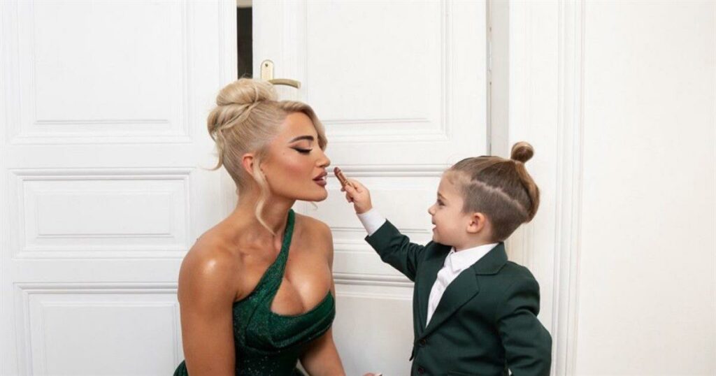 Ιωάννα Τούνη: Επιστροφή στις ρίζες με τον μικρό Πάρη – Οι πολύτιμες στιγμές με γιαγιάδες και προγιαγιάδες!