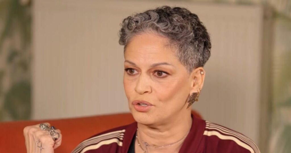 Η Τουτουντζή αποκαλύπτει: Η απώλεια του πατέρα της και ο αγώνας με το αλκοόλ – «Ήταν μέρος της ζωής μου»