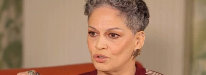 Η Τουτουντζή αποκαλύπτει: Η απώλεια του πατέρα της και ο αγώνας με το αλκοόλ – «Ήταν μέρος της ζωής μου»