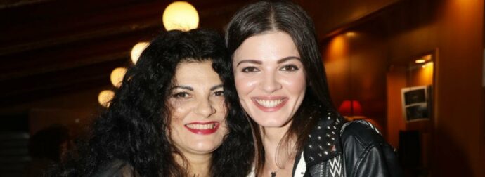 Τρύπη και Καζάκου: Μαμά και κόρη αποκαλύπτουν τα πάντα στην πρώτη τους κοινή τηλεοπτική συνέντευξη για τη θεατρική τους συνεργασία!