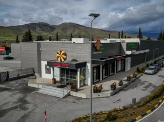 Εργαζόμενοι στη Βιολάντα στηρίζουν Τζιωρτζιώτη: Αποκαλύπτουν πολυήμερη «παράξενη οσμή».