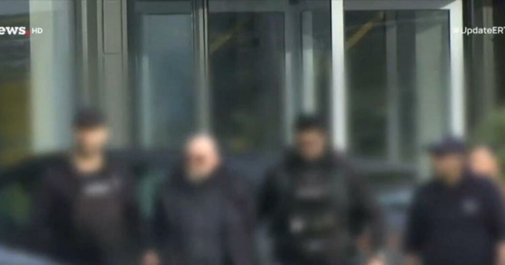 Σύλληψη Ιδιοκτήτη Εργοστασίου Βιολάντα: Οι Δραματικές Στιγμές με τις Χειροπέδες από την Πυροσβεστική!