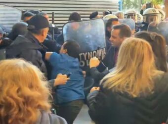 Χάος σε Νοσοκομείο: Νοσηλευτές φωνάζουν συνθήματα κατά του Άδωνι Γεωργιάδη – Ο υπουργός δηλώνει πως κινδύνεψε η ασφάλειά του.