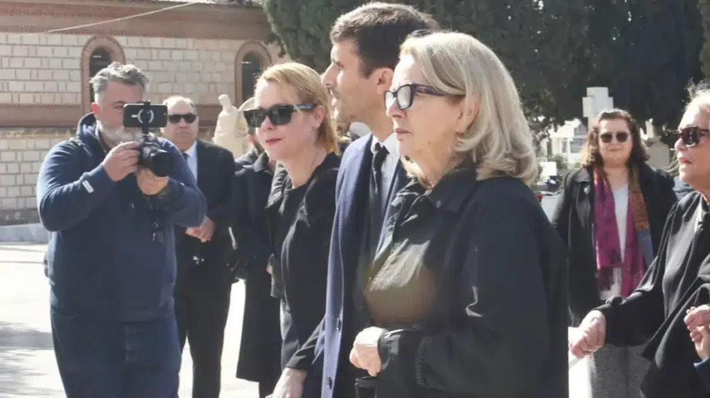 Η Λένα Παπαληγούρα αγγίζει τις καρδιές: «Ο πατέρας μου αναχώρησε ήρεμος, έχοντας δίπλα του τη σύντροφο του – Η σημαντικότητα της ανακουφιστικής φροντίδας»