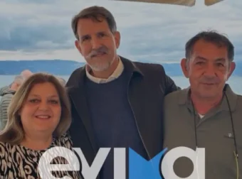 Ο Παύλος Ντε Γκρες δοκίμασε μοναδικούς μεζέδες σε διάσημο ουζερί και ενθουσιάστηκε!