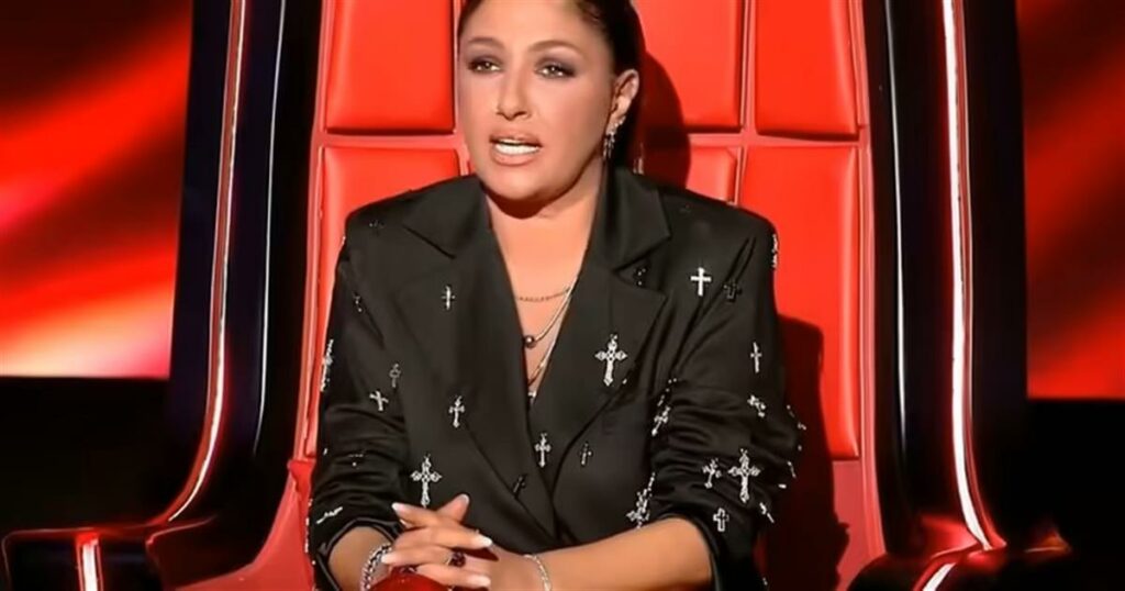 Έλενα Παπαρίζου: Η θριαμβευτική επιστροφή στη σκηνή μετά την υγεία της – Με νέο στιλ και αγνώριστη η αγαπημένη τραγουδίστρια.