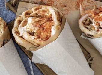 Αυτό το σουβλάκι αξίζει την αναμονή: Από τα κορυφαία της Ελλάδας, ακόμα κι αν κλείνει νωρίς!