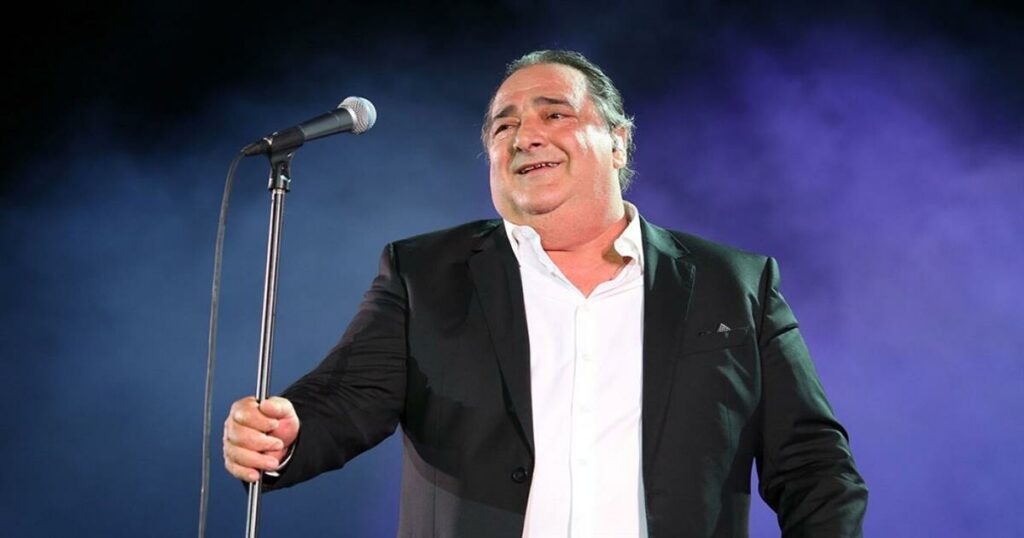 «Η Πατρίδα της Καρδιάς μου»: Το Αδημοσίευτο Τραγούδι του Βασίλη Καρρά για τη Μακεδονία που Αγγίζει Ψυχές.