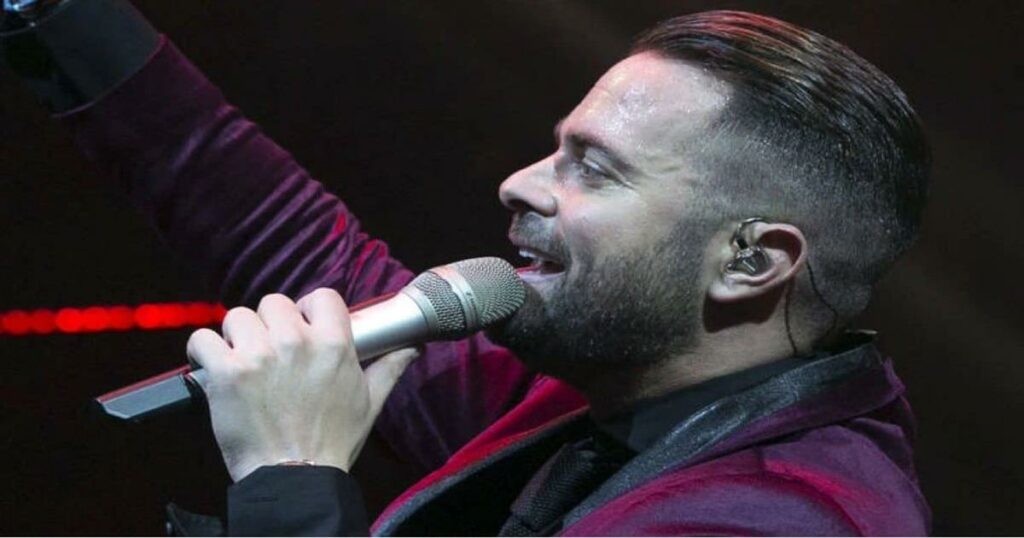 Σοκαριστική Επίθεση: Ο Ηλίας Βρεττός Θύμα Άγριου Ξυλοδαρμού!