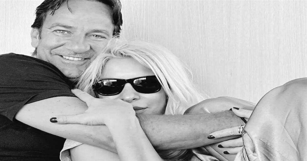 Η Ελένη Μενεγάκη σπάει τη σιωπή της για τις φήμες διαζυγίου με τον Παντζόπουλο μετά από 17 χρόνια αγάπης!