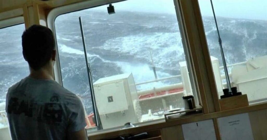 Ένα συναρπαστικό βίντεο για τη λεβεντιά και την περηφάνια των Ελλήνων ναυτικών.