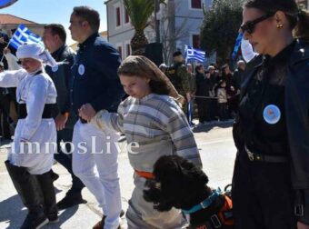 Συγκινητικές στιγμές: Η εντυπωσιακή παρέλαση της μικρής Φωτεινής και του σκύλου-βοηθού της στην 25η Μαρτίου!