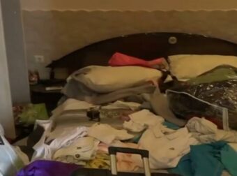 «Δραματική Έκκληση: Μη Χτυπάτε την Κόρη μου – Η Σοκαριστική Ιστορία Μητέρας και Κόρης από Εισβολή Ληστών»