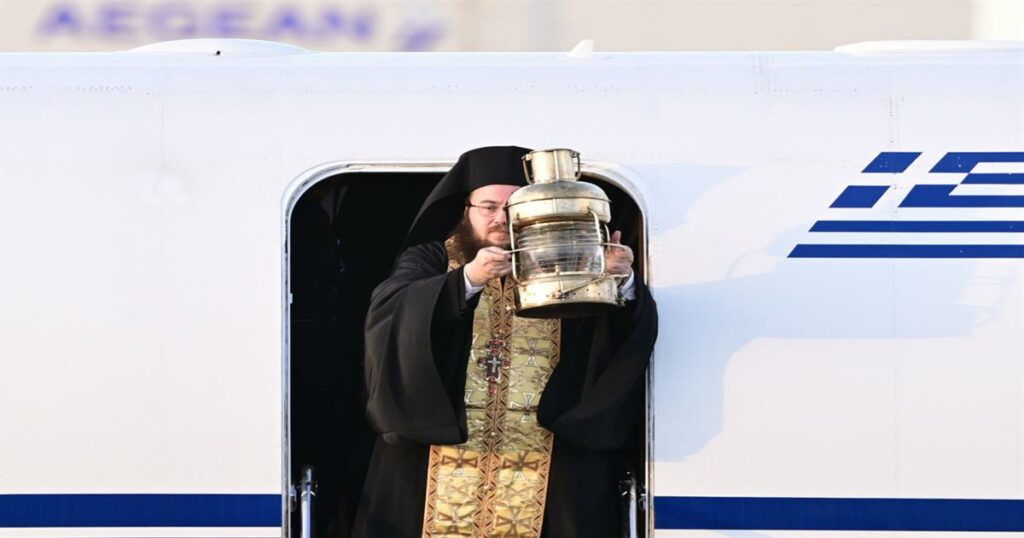 Ανακάλυψε τα τέσσερα πιθανά σενάρια για την άφιξη του Αγίου Φωτός στην Ελλάδα φέτος!