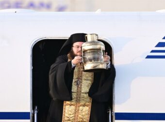 Ανακάλυψε τα τέσσερα πιθανά σενάρια για την άφιξη του Αγίου Φωτός στην Ελλάδα φέτος!