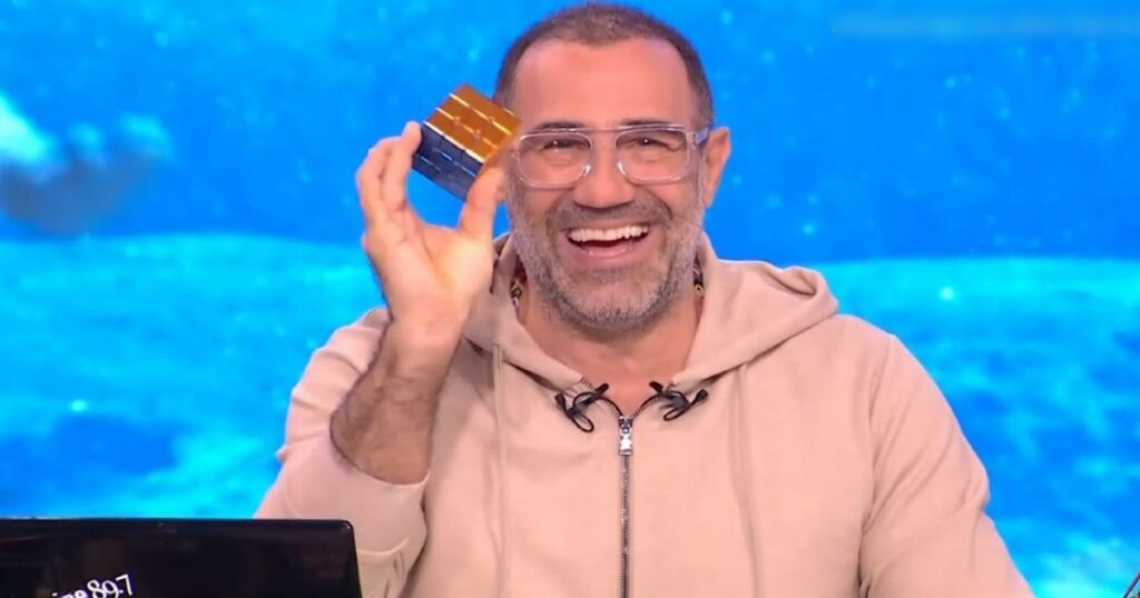 «Ράδιο Αρβύλα: Η συγκινητική αφιέρωση του Αντώνη Κανάκη στον γιο του – «Τζονάρα, πετύχαμε το στόχο μας»»