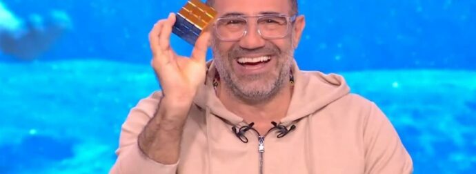 «Ράδιο Αρβύλα: Η συγκινητική αφιέρωση του Αντώνη Κανάκη στον γιο του – «Τζονάρα, πετύχαμε το στόχο μας»»