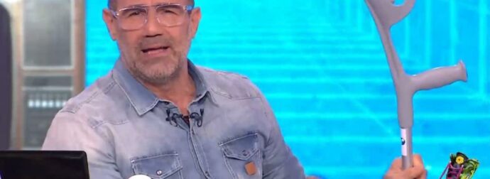 Αντώνης Κανάκης: Στον αέρα με πατερίτσα, εξομολογείται για την πρώτη του θλάση!