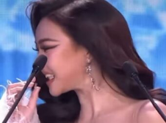 Αν απρόοπτο στη σκηνή: Υποψήφια Μις Ταϊλάνδη χάνει τα δόντια της μπροστά στο κοινό (Βίντεο)