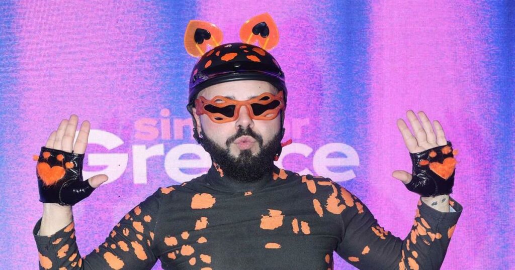 «Συγγνώμη από καρδιάς: Η συγκινητική δημόσια απολογία του Ακύλα»