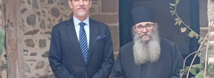 Ο Παύλος Ντε Γκρες επισκέπτεται το Άγιον Όρος: Συγκινητική εκτέλεση του «Πατέρ Ημών» με μοναδικές φωτογραφίες!