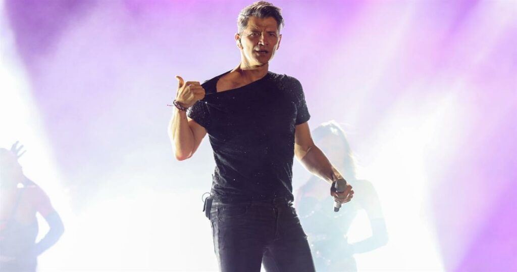 Ανακαλύψτε τον σωσία του Σάκη Ρουβά από 20 χρόνια πριν!