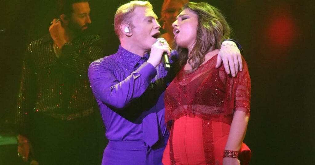 Αναβολή-Έκπληξη: Ματαιώνεται η Αποψινή Σκηνική Συνάντηση Τάκη Ζαχαράτου και Έλενας Παπαρίζου!