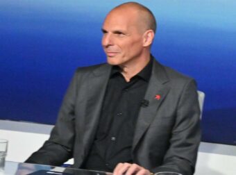 Γιάνης Βαρουφάκης: Το techno remix που κατέκτησε τα ρωσικά κλαμπ και έγινε viral!