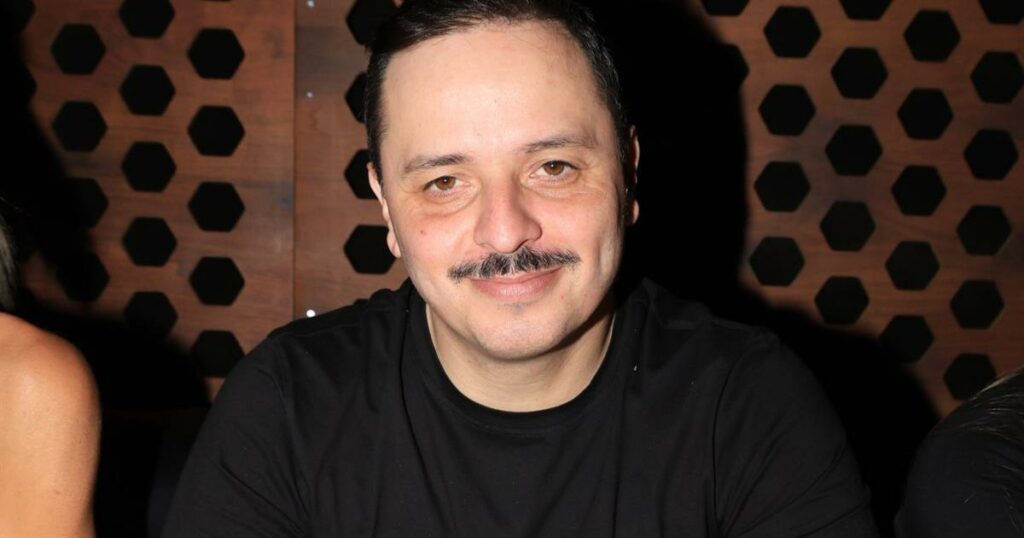 Η απίστευτη στιγμή του Τσουβέλα στη σκηνή: «Έφυγα από το μικρόφωνο και βούτηξα στο κοινό!»