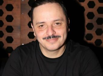 Η απίστευτη στιγμή του Τσουβέλα στη σκηνή: «Έφυγα από το μικρόφωνο και βούτηξα στο κοινό!»