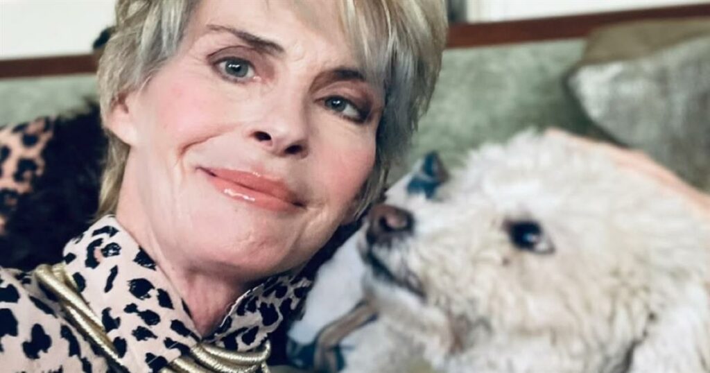 Αποχαιρετούμε την εμβληματική καλλονή και ηθοποιό Άναμπελ Σκόφιλντ, που έφυγε από τη ζωή στα 62 της χρόνια.