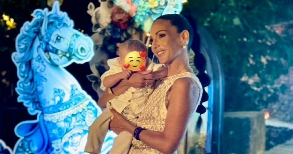 Ανθή Βούλγαρη: Συγκινητική στιγμή για τα πρώτα γενέθλια του γιου της – «Η μέρα που γίναμε οικογένεια».