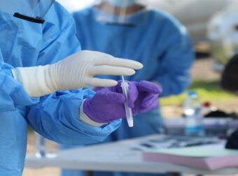 Νέα Μεγάλη Έρευνα Αποκαλύπτει: Η Επίλυση του Μυστηρίου των Θρομβώσεων από τα Εμβόλια COVID.