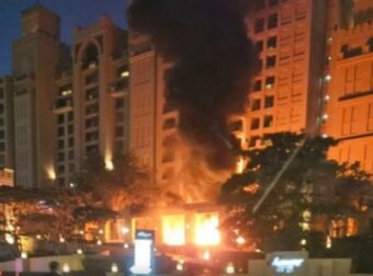 Συγκλονιστικό βίντεο: Ιρανικός πύραυλος πλήττει την Παλμ Τζουμέιρα στο Ντουμπάι – Αποκλειστικά στο Athensmagazine.gr!