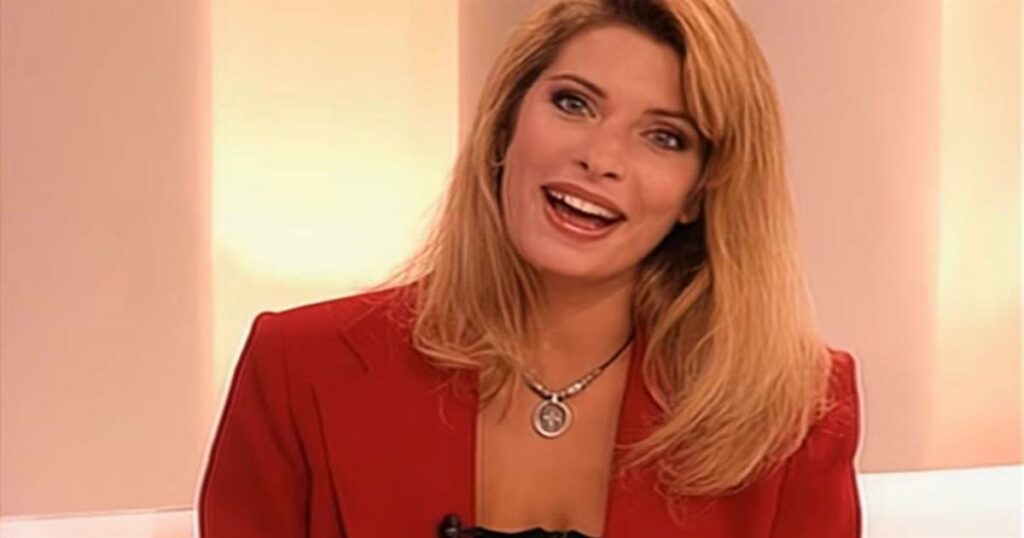 Επιστροφή στο Παρελθόν: Η Όραση της Ελένης Μενεγάκη για το Μέλλον το 2001.