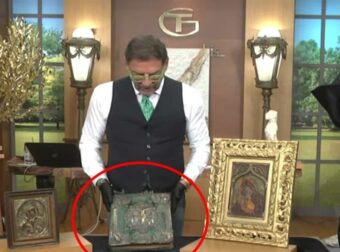 Σκάνδαλο στο Κολωνάκι: Η σύλληψη του Γιώργου Τσαγκαράκη και το πλαστό Ευαγγέλιο του 1745 μ.Χ. – Το κύκλωμα τέχνης που συγκλόνισε την πόλη.