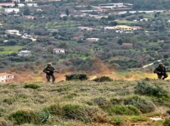Ελληνες μιλούν για την επιστράτευση: «Το κάλεσμα του καθήκοντος» ή «Γιατί δεν έχω λόγο να πολεμήσω».