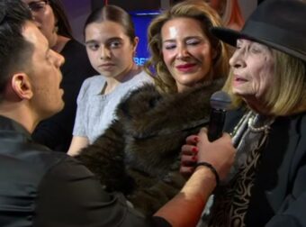 Θοδωρής Φέρρης: Η μοναδική στιγμή που μοιράστηκε τη σκηνή του J2US με τη μητέρα του αγγίζοντας τις καρδιές όλων.