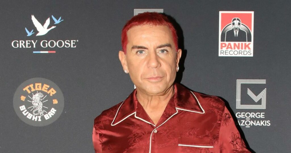 “Γιώργος Μαζωνάκης: Παρουσιάστρια Αναχωρεί από το Γενέθλιο Πάρτι του Λίγο Πριν την Άφιξη του Εορτάζοντα!”