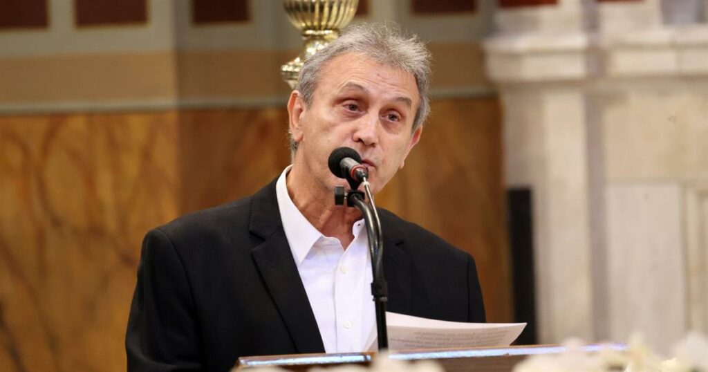 Αποχαιρετισμός στη Μαρινέλλα: Συγκλονιστικός ο Γιώργος Νταλάρας στον επικήδειο – «Καλή σου πορεία, μάνα» (Βίντεο).