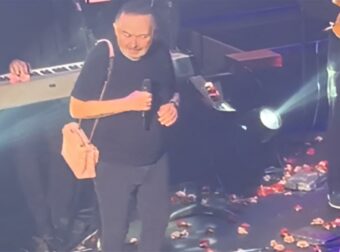 Σταμάτης Γονίδης: Μια αναπάντεχη εμφάνιση στην πίστα με γυναικεία τσάντα που συζητήθηκε!