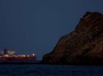 Ελληνικό πλοίο διασπά την απομόνωση στα Στενά του Ορμούζ – Πρωτοποριακή διέλευση μετά από μήνες!