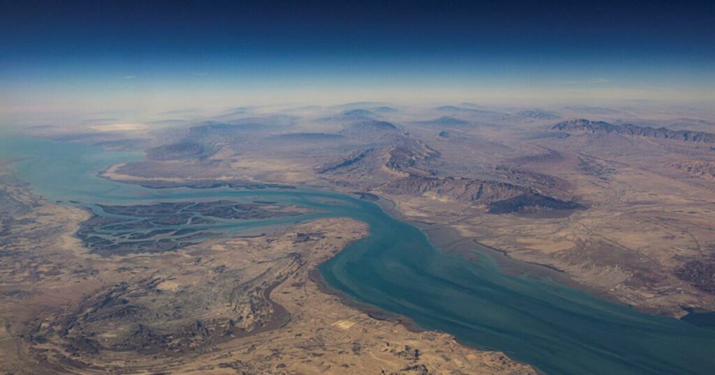 Ο Ντόναλντ Τραμπ σχεδιάζει την κατάληψη των Στενών του Ορμούζ: «Ο πόλεμος πλησιάζει στο τέλος του» (video).