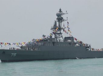 Συναρπαστικά πλάνα: Αμερικανικό υποβρύχιο χτυπά και βυθίζει ιρανικό πολεμικό πλοίο στον Ινδικό Ωκεανό.