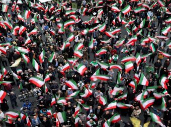 “Ο προφήτης της σύγκρουσης: Προβλέπει την ήττα των ΗΠΑ και αποκαλύπτει τα στρατηγικά σχέδια του Ιράν”