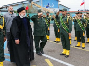 Επανάσταση και Εξουσία: Οι Αθέατοι Κυβερνήτες του Ιράν