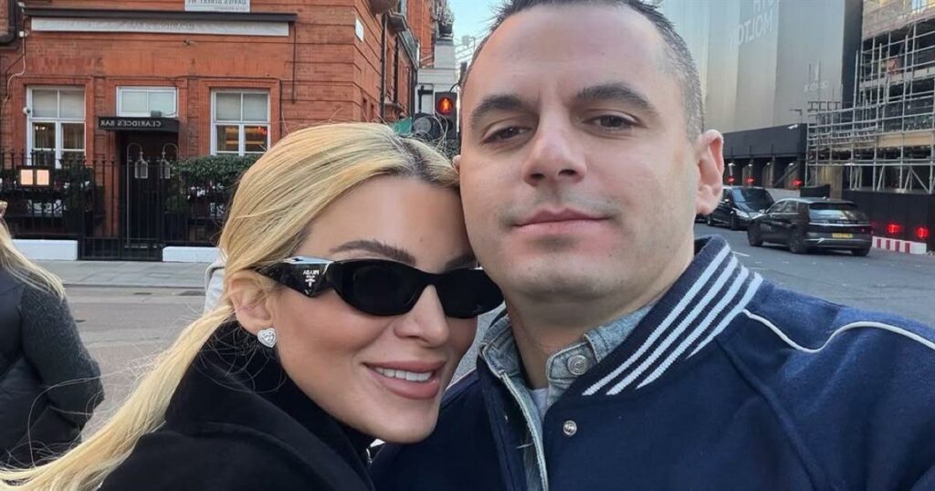 Απαθανατίζει ο Κουτσουμπής: Η εντυπωσιακή κοιλίτσα της Καινούργιου στον 9ο μήνα εγκυμοσύνης εντυπωσιάζει!