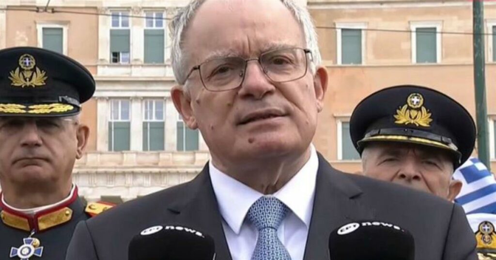 Αμήχανο Στιγμιότυπο: Η «γκάφα» του Προέδρου της Δημοκρατίας Κώστα Τασούλα σε ζωντανή μετάδοση (Βίντεο)