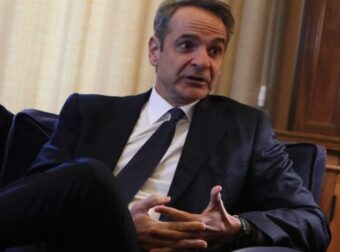 Ο Κυριάκος Μητσοτάκης παραδέχεται: «Προβλήματα συντονισμού και οργάνωσης στη δίκη των Τεμπών».